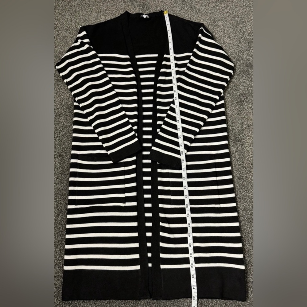 Black and White Striped Women's Sweater E-3